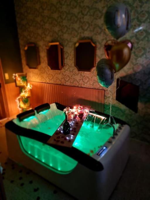 Royal Room Jacuzzi Haut De Gamme Centre Ville Mulhouse Exterior foto