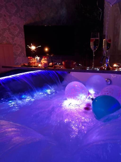 Royal Room Jacuzzi Haut De Gamme Centre Ville Mulhouse Exterior foto